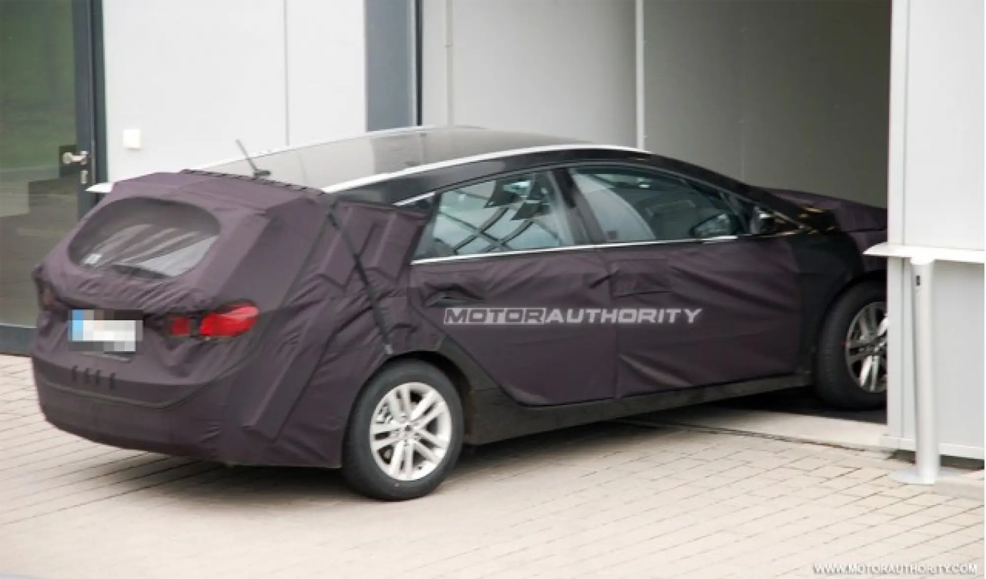 Hyundai Sonata Wagon i40 - Foto spia 01-06-10 - 5