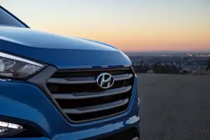 Hyundai Tucson Night