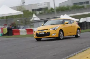 Hyundai Veloster - Test Drive 2012