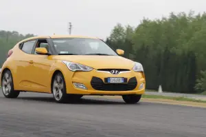 Hyundai Veloster - Test Drive 2012