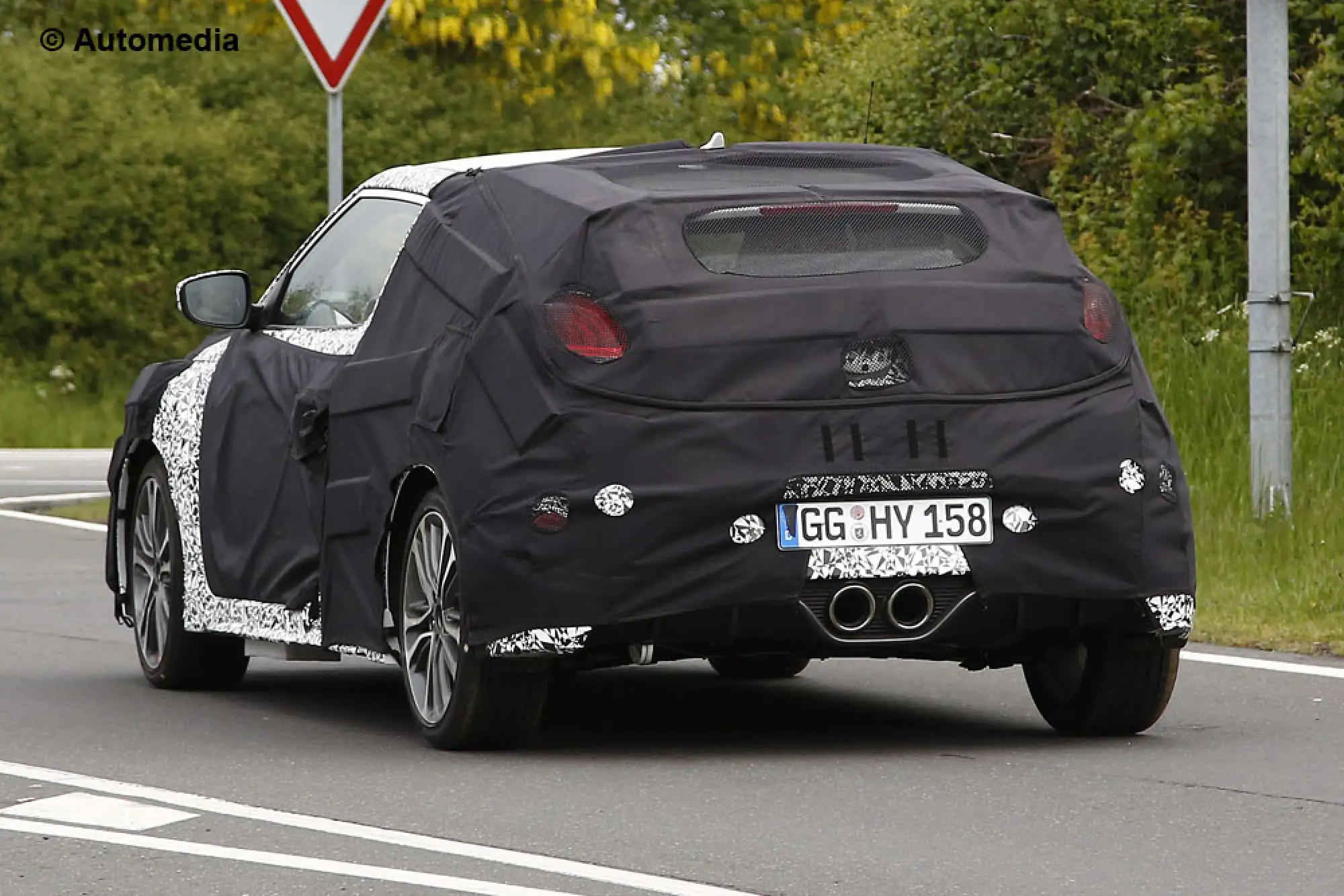 Hyundai Veloster Turbo 2015 - Foto spia 14-05-2014 - 6