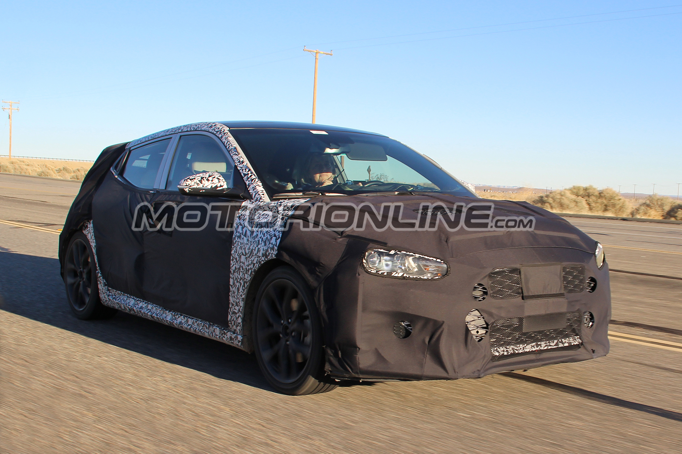 Hyundai Veloster Turbo 2019 - Foto spia 28-01-2017