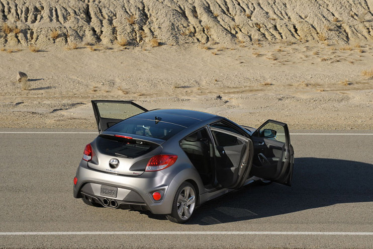 Hyundai Veloster Turbo prime immagini