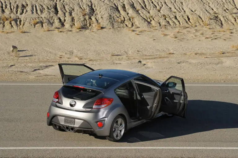 Hyundai Veloster Turbo prime immagini - 6