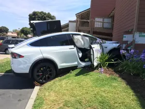 Incidente Tesla Model X