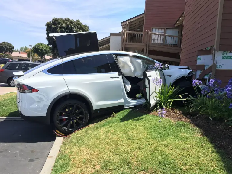 Incidente Tesla Model X - 3