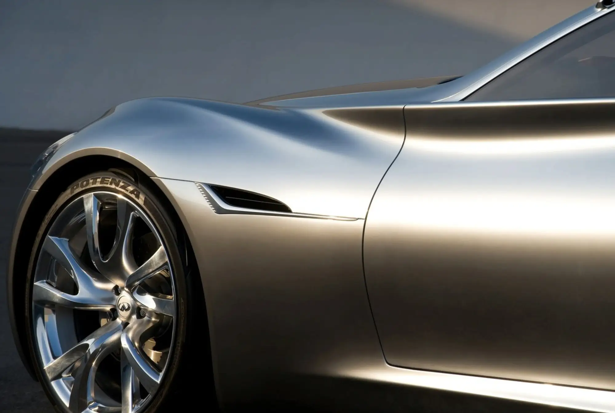 Infiniti Essence Concept - 38