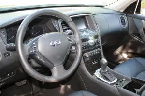 Infiniti EX - Test Drive 2012