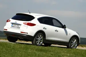Infiniti EX30d - 8