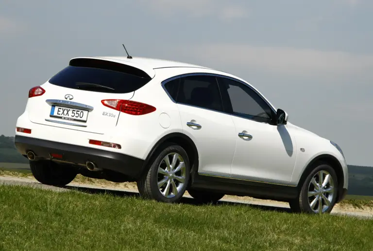 Infiniti EX30d - 8