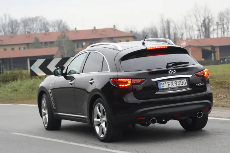 Infiniti FX 30d S - Test Drive - 8