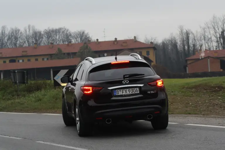 Infiniti FX 30d S - Test Drive - 10