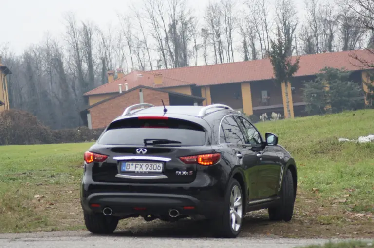 Infiniti FX 30d S - Test Drive - 17