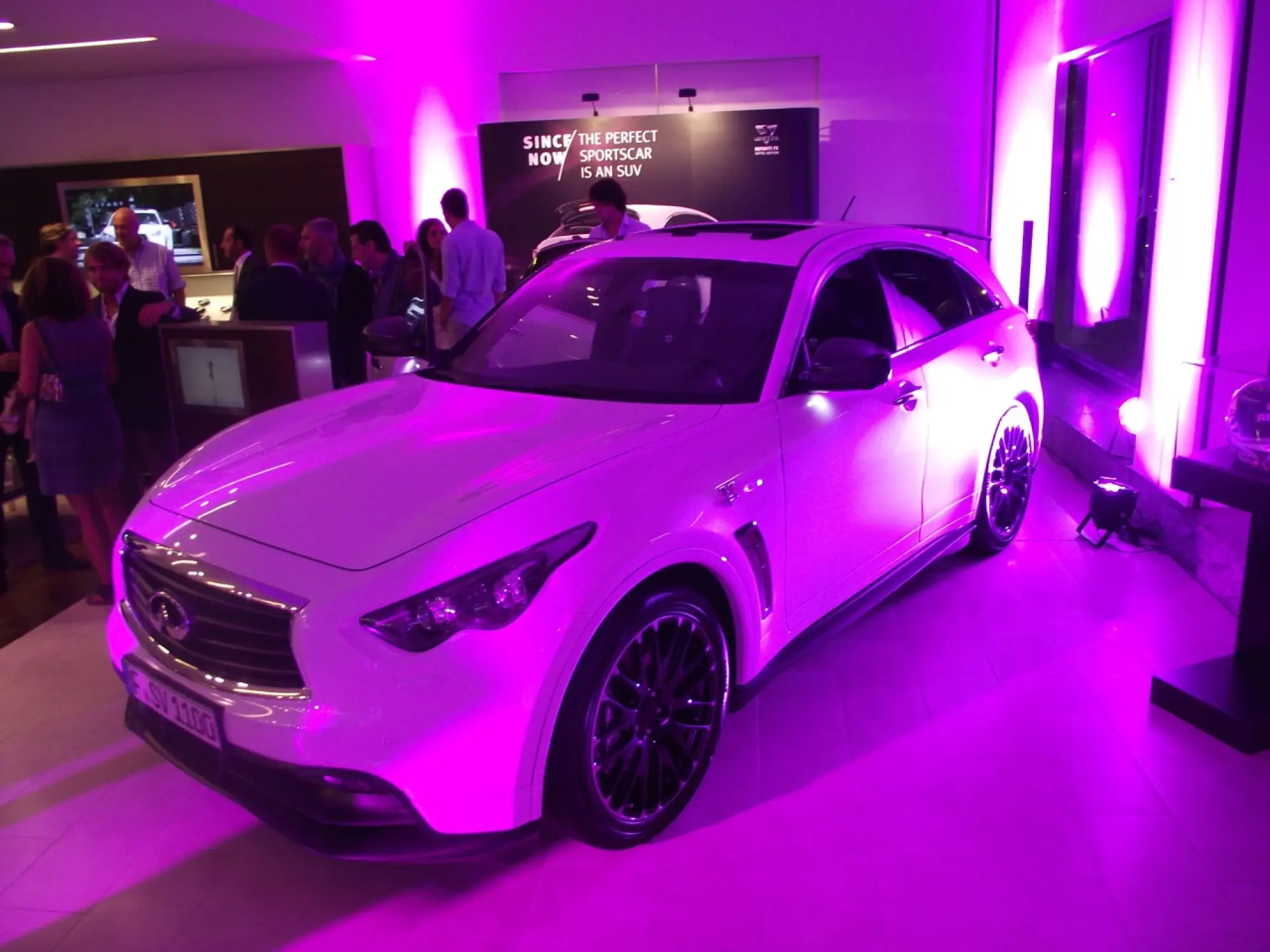 Infiniti FX Vettel Edition - Debutto a Milano - 23