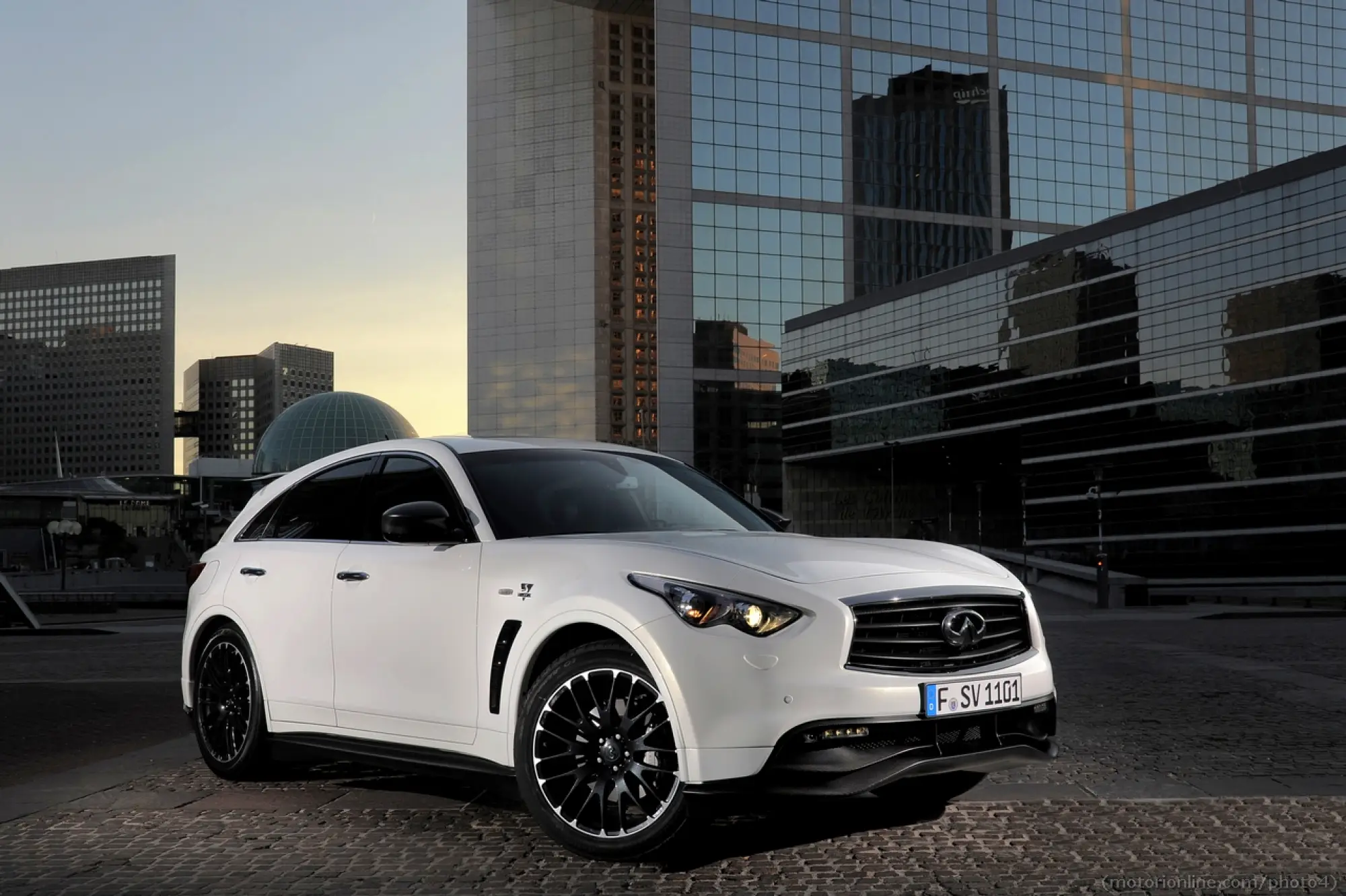 Infiniti FX Vettel Edition - 5