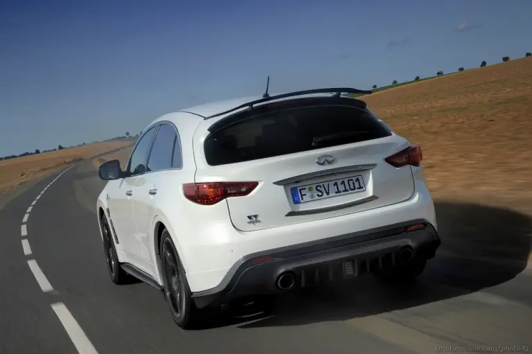Infiniti FX Vettel Edition - 7