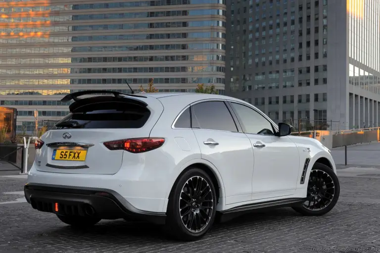 Infiniti FX Vettel Edition - 10