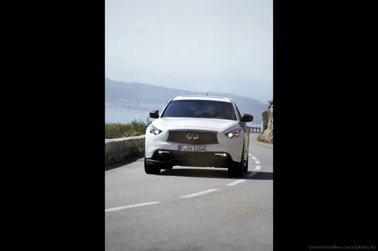 Infiniti FX Vettel Edition - 16