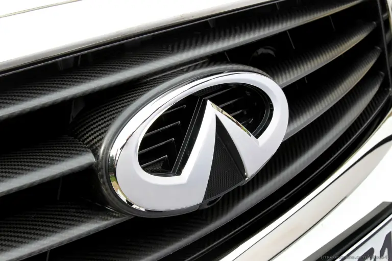 Infiniti FX Vettel Edition - 30