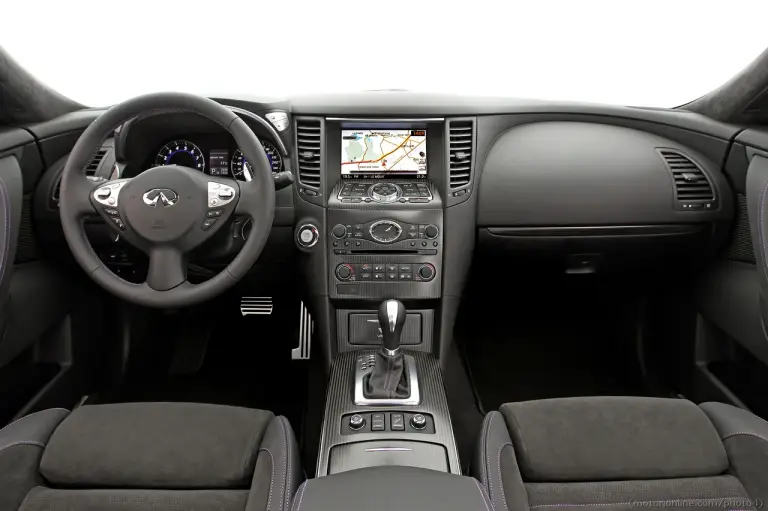 Infiniti FX Vettel Edition - 39