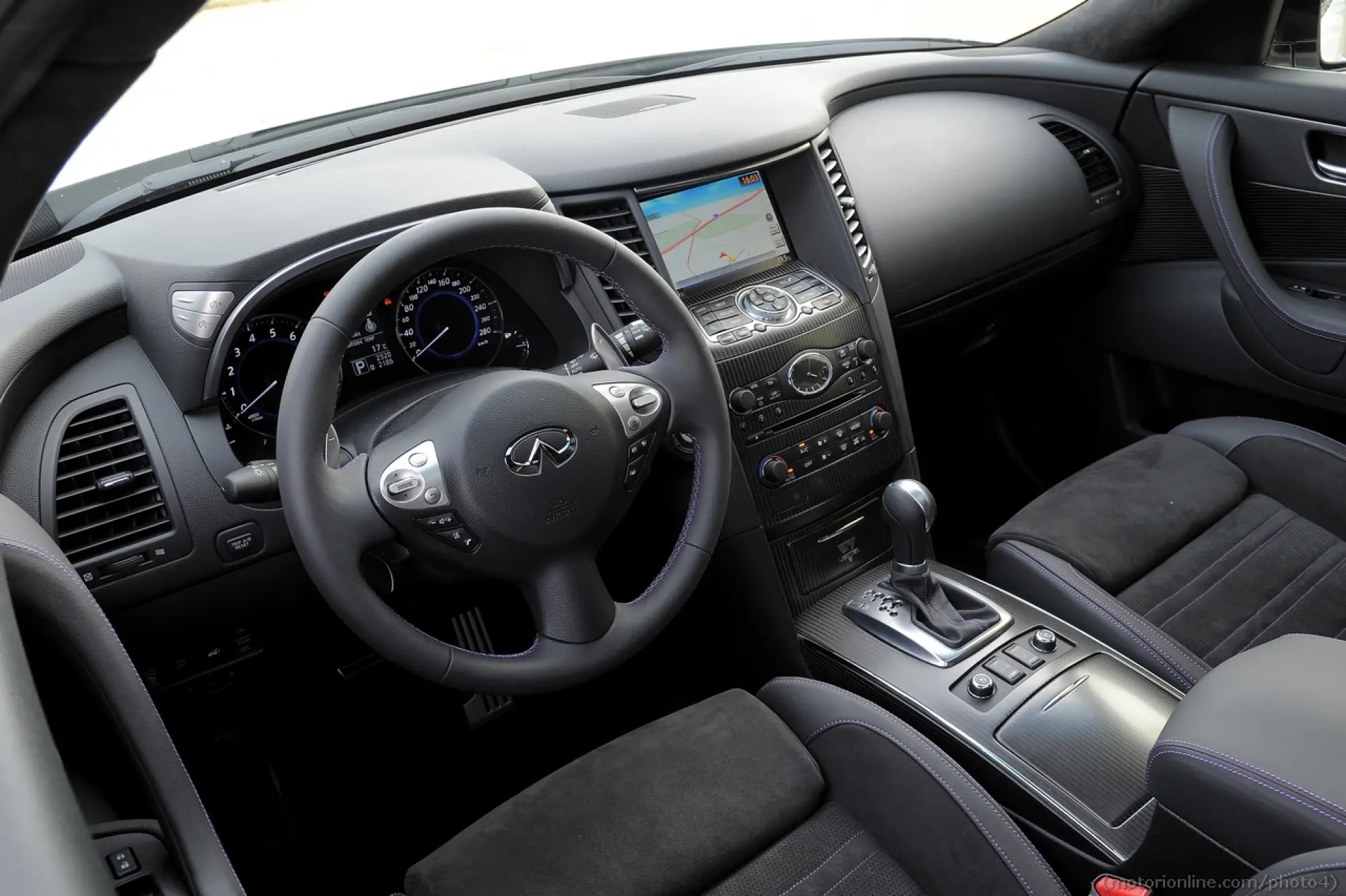 Infiniti FX Vettel Edition - 40