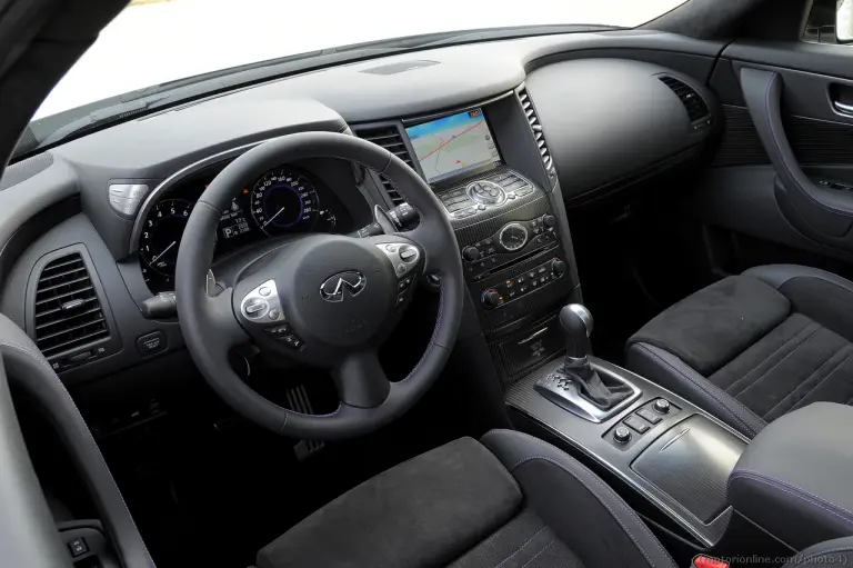 Infiniti FX Vettel Edition - 40