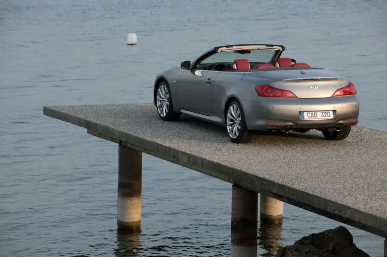 Infiniti G37 Cabrio - 13