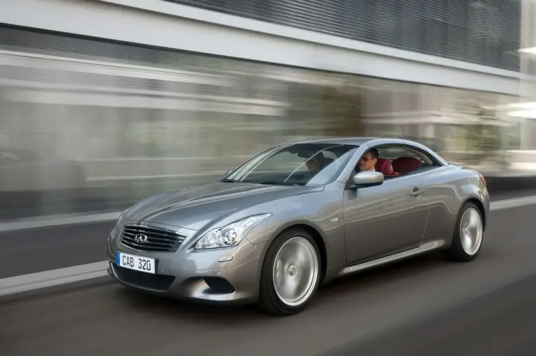 Infiniti G37 Cabrio - 16