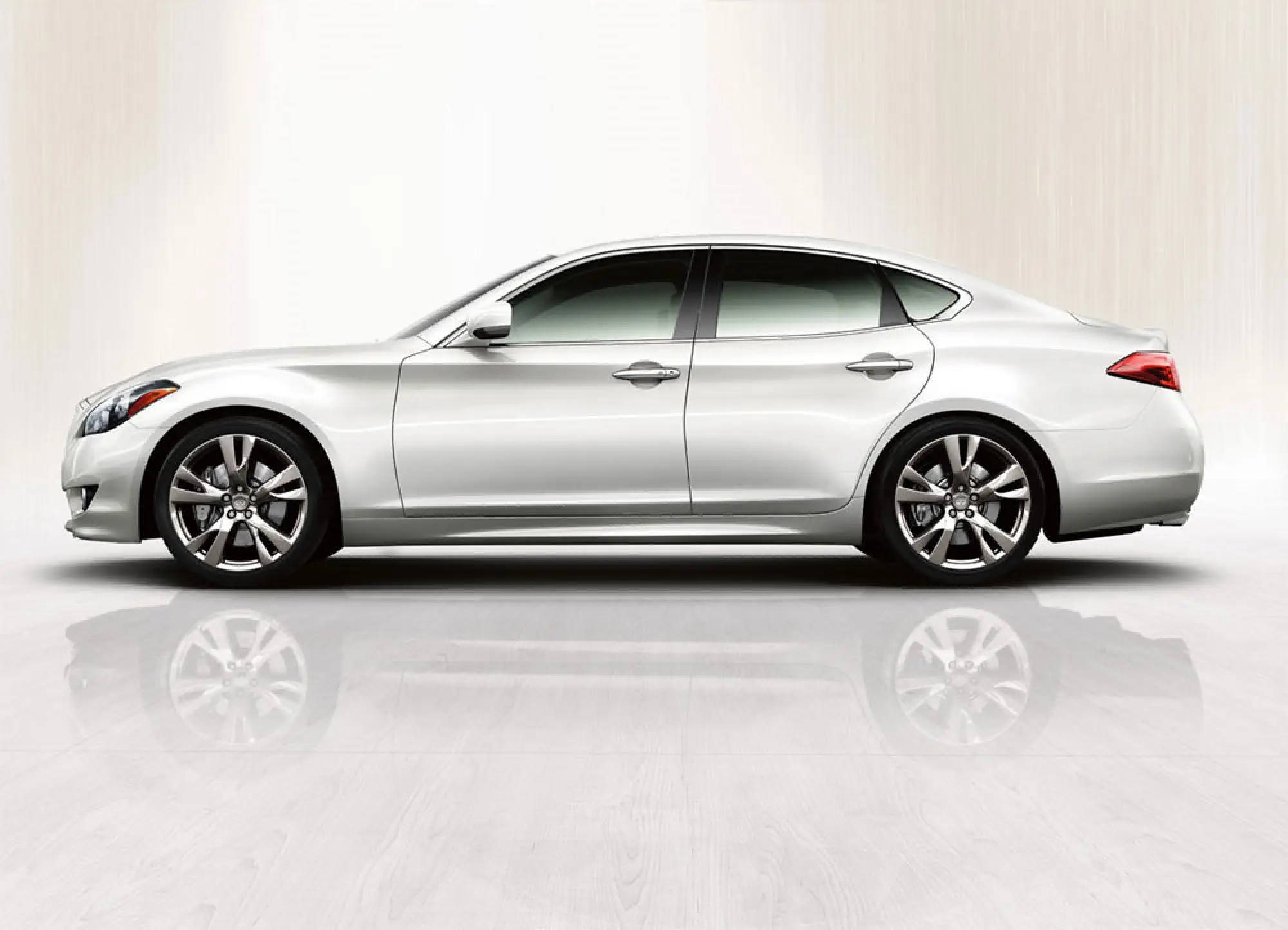 Infiniti M - 1