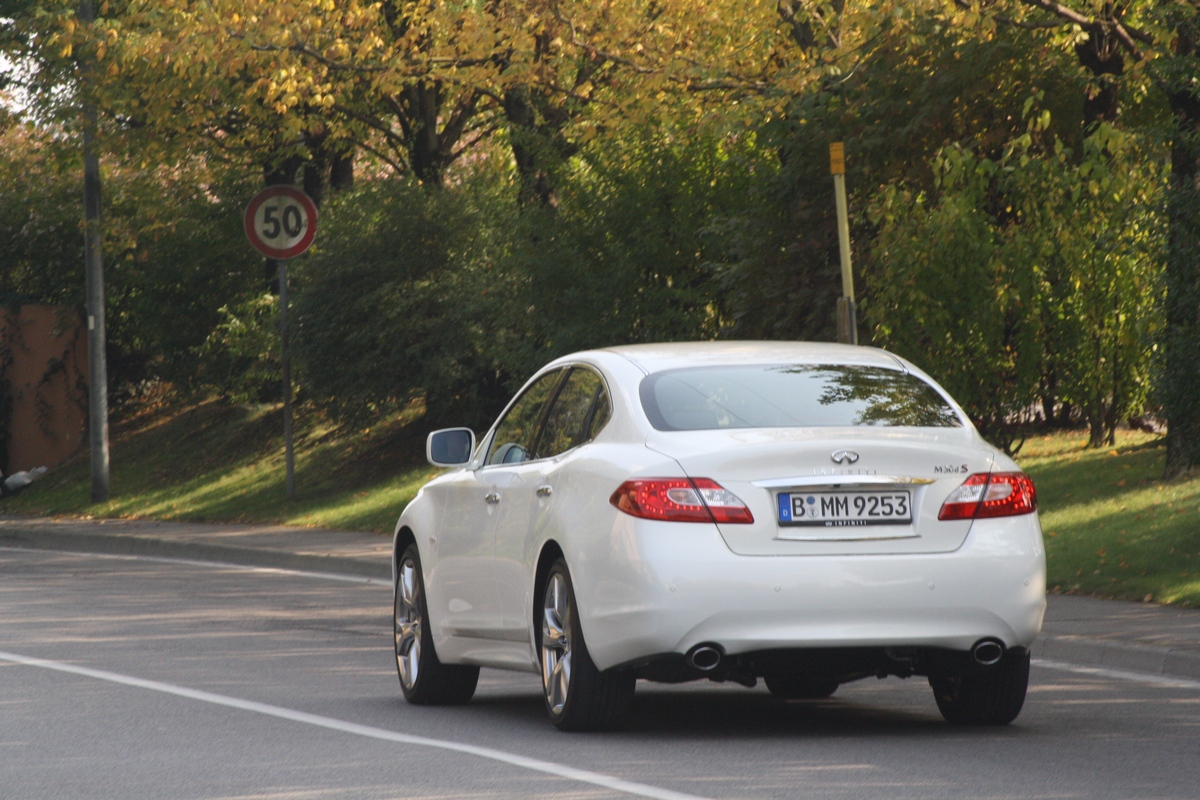 Infiniti M30d S