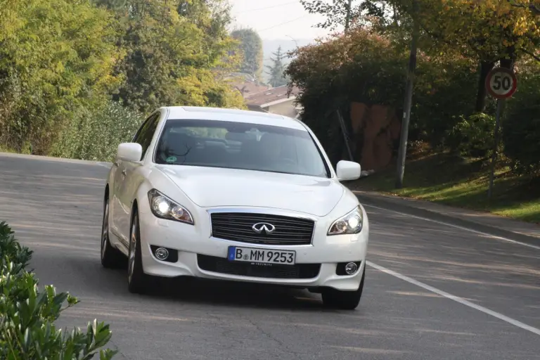 Infiniti M30d S - 7