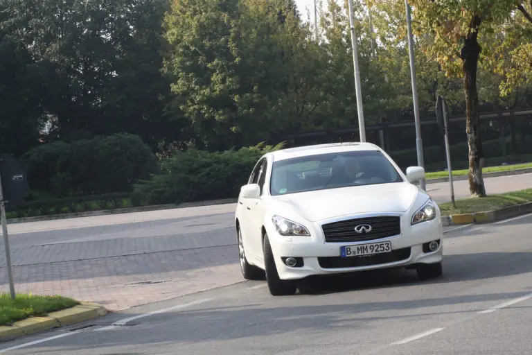 Infiniti M30d S - 12