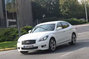 Infiniti M30d S - 16