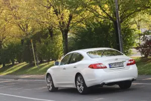 Infiniti M30d S - 17