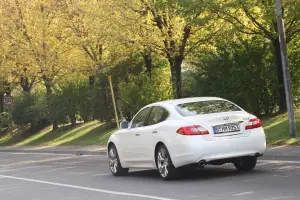 Infiniti M30d S - 18