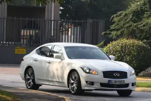 Infiniti M30d S - 26