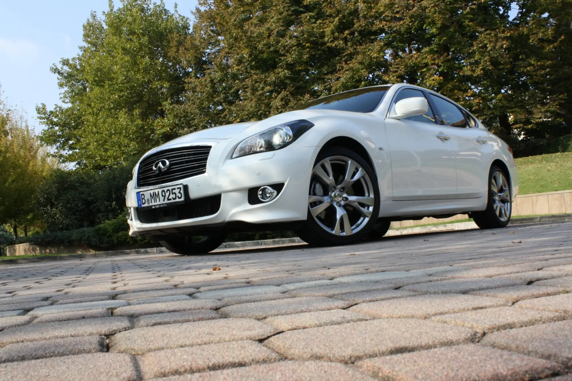 Infiniti M30d S - 24