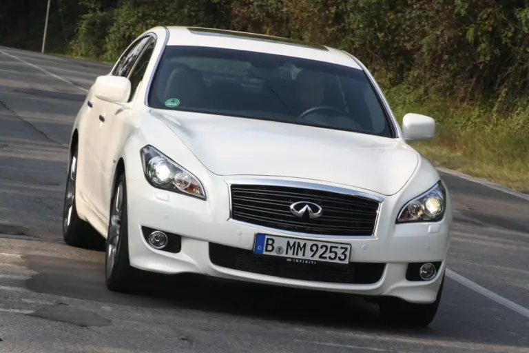 Infiniti M30d S - 60