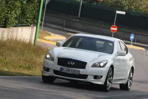 Infiniti M30d S - 64