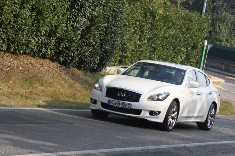 Infiniti M30d S - 65