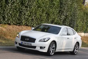 Infiniti M30d S - 66