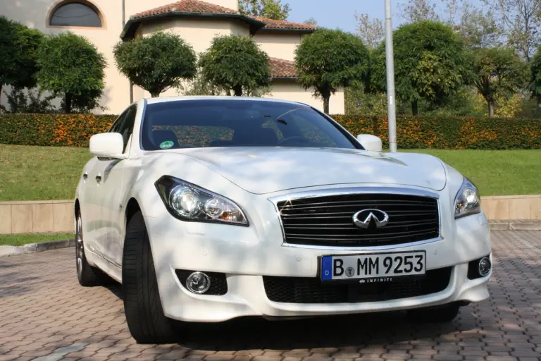 Infiniti M30d S - 137