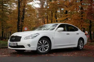 Infiniti M35h - Prova su strada 2012