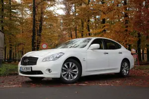 Infiniti M35h - Prova su strada 2012