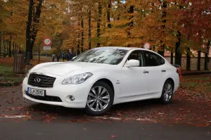 Infiniti M35h - Prova su strada 2012