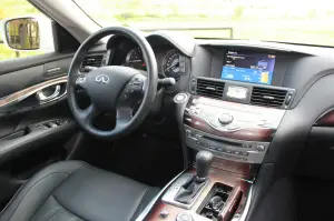 Infiniti M35h - Prova su strada 2012