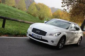 Infiniti M35h - Prova su strada 2012