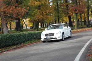 Infiniti M35h - Prova su strada 2012