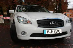 Infiniti M35h - Prova su strada 2012