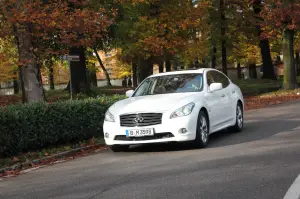 Infiniti M35h - Prova su strada 2012